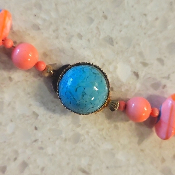 Jewelry - Vintage coral-like beaded necklace with round and branch beads.